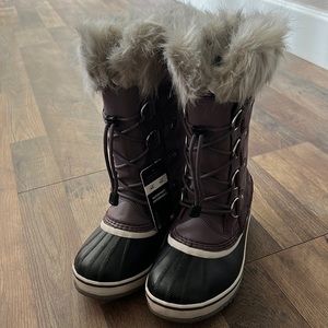 Big kids size 3 Sorel Joan of arctic boots new